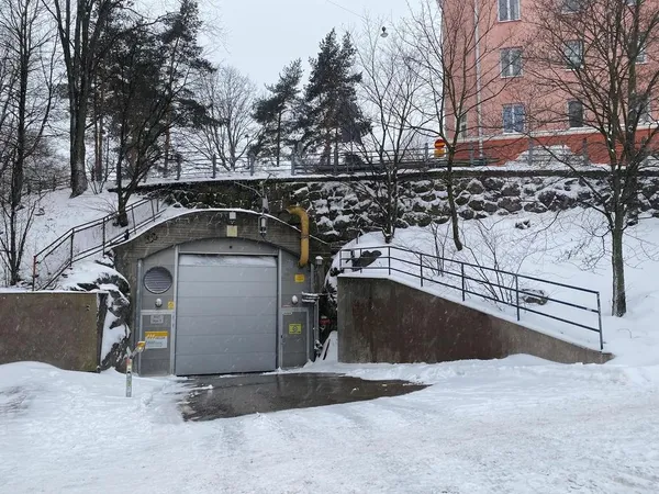 Sisäänkäynti jousiammuntahallille