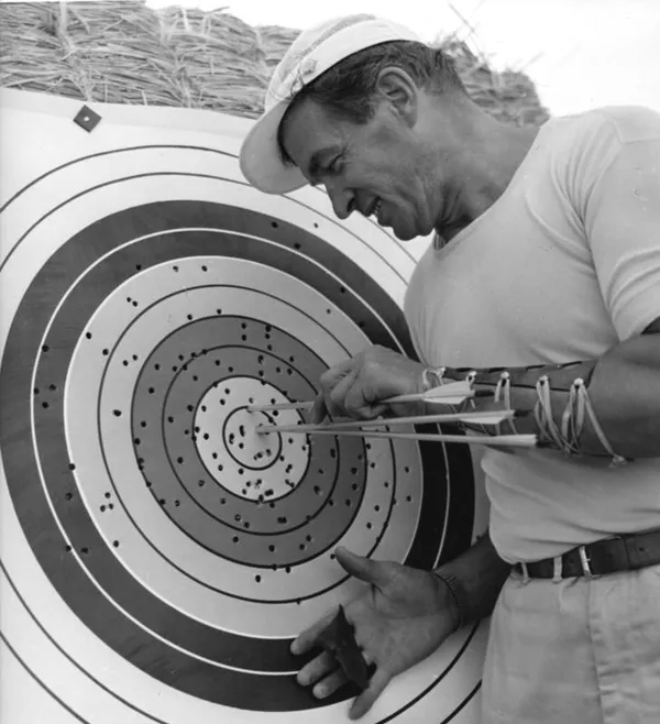 Historiallinen kuva Wilhelm Tell ry:n jousiampujista